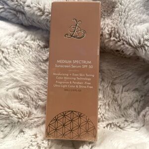 💕Color Mimicing Sunscreen Serum💕